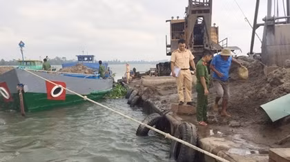 Bị phạt 200 triệu vì khai thác cát ngoài phạm vi cấp phép