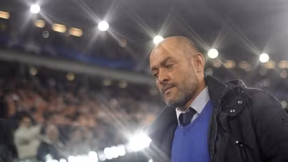 Thua thảm Man Utd, Tottenham “trảm tướng”