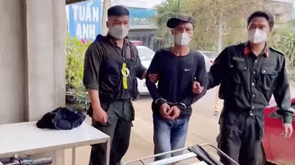 Nghẹt thở vây bắt kẻ nghiện, dùng súng khống chế con tin