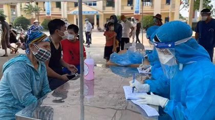 Số ca mắc COVID-19 và tử vong đều giảm trong ngày 27/9