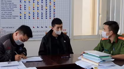 Nửa đêm, hai thanh niên lẻn vào bệnh viện cướp tài sản