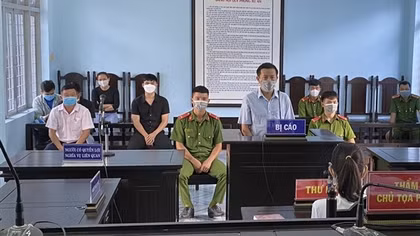 Đánh người trực chốt kiểm dịch, một nhân viên bệnh viện lãnh án 6 tháng tù