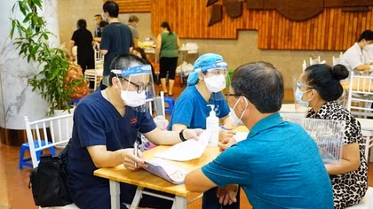 Hà Nội tiêm trên 5 triệu liều vaccine, lấy hơn 3,2 triệu mẫu xét nghiệm