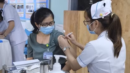 TP Hồ Chí Minh phấn đấu tiêm vaccine tất cả các đối tượng trước ngày 15/9