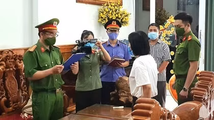 Kế toán trưởng “rút ruột” quỹ của doanh nghiệp để trả nợ cho em trai