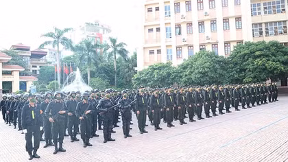 Ra mắt Trung đoàn Cảnh sát Cơ động dự bị chiến đấu Công an Bắc Giang
