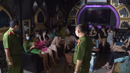Xử phạt chủ cơ sở karaoke vi phạm phòng, chống dịch