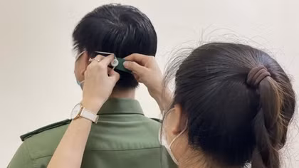 Làm tai đeo khẩu trang chống vết hằn tặng tuyến đầu chống dịch
