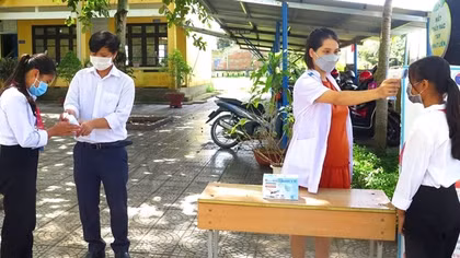 Số ca nhiễm COVID-19 cộng đồng tăng, nhiều trường ở Huế chuyển sang dạy học trực tuyến