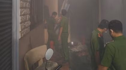 Hai cán bộ Công an trực chốt bắt đối tượng ma túy và kịp thời chữa cháy nhà dân