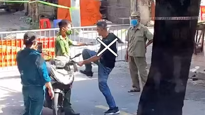 Nam thanh niên cầm gạch "đòi thông chốt” khu vực có F0