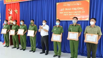 Khen thưởng Ban chuyên án khám phá nhanh vụ giết người
