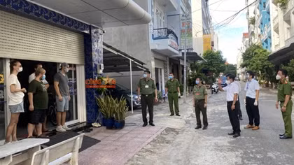 Vận động, tuyên truyền người nước ngoài tại TP Vũng Tàu chấp hành phòng, chống dịch