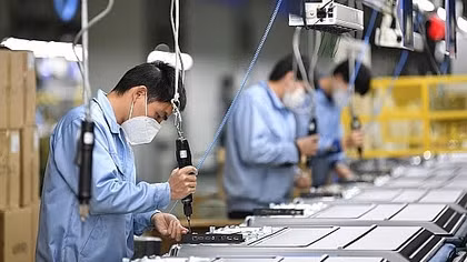 Dịch COVID-19 bùng phát kéo GDP quý III/2021 giảm 6,17%