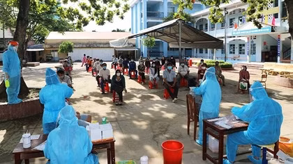Cả nước ghi nhận 14.638 ca nhiễm COVID-19, gần 1.300 F0 khỏi bệnh