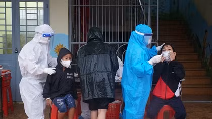 Một học sinh nghi mắc COVID-19, nhiều giáo viên phải cách ly