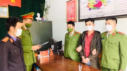 Xử lý kẻ phát tán lên mạng cảnh đang tắm của cô bé 15 tuổi