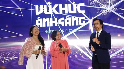 "Giáo sư Cù Trọng Xoay" cùng dàn sao hội ngộ trong “Vũ khúc ánh sáng – Countdown 2022”