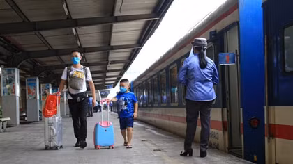 Ngày đầu bán vé tàu Tết Nhâm Dần: Tăng ưu đãi, khách vào thưa thớt