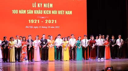 Nghệ sĩ tưng bừng kỷ niệm 100 năm sân khấu kịch nói Việt Nam