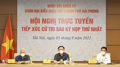 Chủ tịch Quốc hội Vương Đình Huệ tiếp xúc cử tri Hải Phòng theo hình thức trực tuyến