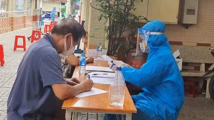 Cả nước ghi nhận 14.599 ca F0, TP Hồ Chí Minh tiêm vaccine nhắc lại vào ngày 10/12