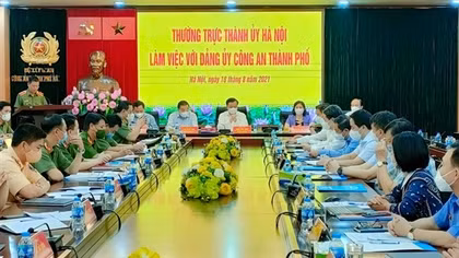 Công an Hà Nội đảm bảo an ninh trật tự, tích cực phòng chống dịch bệnh COVID-19