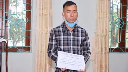Mang bán 8 bánh heroin sau khi giấu 2 bánh heroin trong rừng