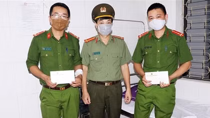 Thăm hỏi động viên cán bộ Công an bị thương khi vây bắt tội phạm ma túy