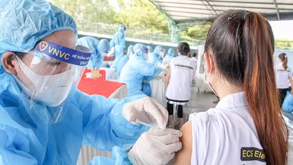Người chưa tiêm vaccine về từ vùng dịch phải cách ly 14 ngày
