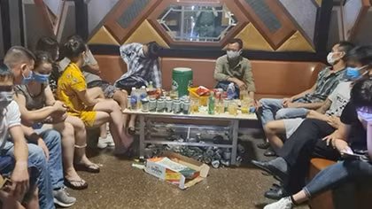 Chủ quán karaoke và khách bị phạt 41 triệu đồng