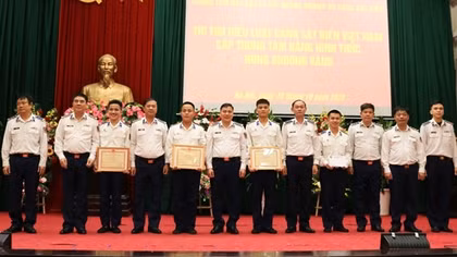 Thi “Tìm hiểu Luật Cảnh sát biển Việt Nam” bằng hình thức rung chuông vàng
