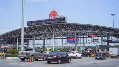 Xử phạt nghiêm phương tiện không đủ điều kiện vẫn đi vào làn ETC