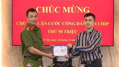 Cán mốc 50 triệu thẻ căn cước công dân gắn chíp điện tử