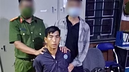 Bắt đối tượng vận chuyển 19 bánh heroin ở Điện Biên