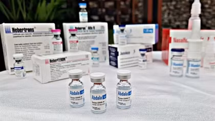 Khẩn trương xây dựng hướng dẫn sử dụng vaccine Hayat-Vax và Abdala