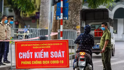 Hà Nội yêu cầu quét mã QR đáp ứng truy vết phòng, chống dịch COVID-19