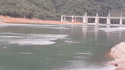 Lòng hồ đập dâng sắp tích nước, hơn chục hộ dân chưa được tái định cư