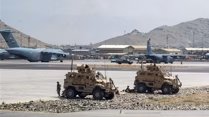 Nga lo Taliban bán thuốc phiện, vũ khí Mỹ ra chợ "đen"