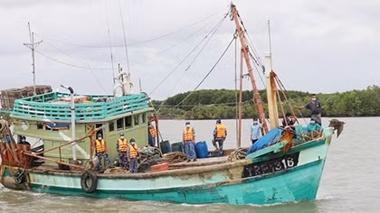 Tăng cường tuần tra, xử lý tàu cá vi phạm quy định “thẻ vàng” IUU