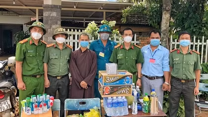 Chống dịch nơi xứ núi - Khó khăn và thầm lặng