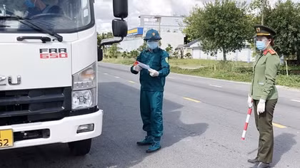 Cà Mau không bỏ quy định buộc tài xế test lại SAR-CoV-2 vì cho rằng phù hợp