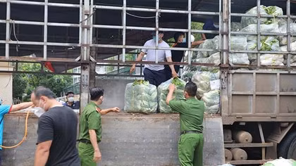 Sẻ chia yêu thương giữa mùa dịch