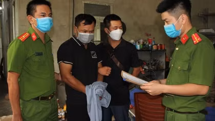 Phá két sắt trộm gần một tỷ đồng