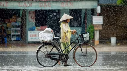 Mưa rào và giông khắp các tỉnh thành trên cả nước