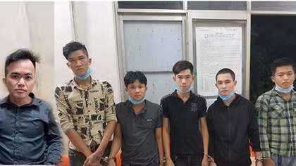 Nhóm công nhân kéo hơn 20 "anh em xã hội" đi giải quyết mâu thuẫn