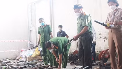Tiêu hủy gần 2,7 nghìn vũ khí thô sơ, công cụ hỗ trợ
