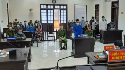 Mâu thuẫn khi hát karaoke, nam thanh niên bị đâm tử vong