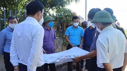 Bệnh nhân nam đưa bố đi điều trị tại Bệnh viện Việt Đức làm lây lan dịch bệnh