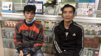 "Kẹt" tiền, con nghiện rủ bạn đi trộm cục nóng điều hòa